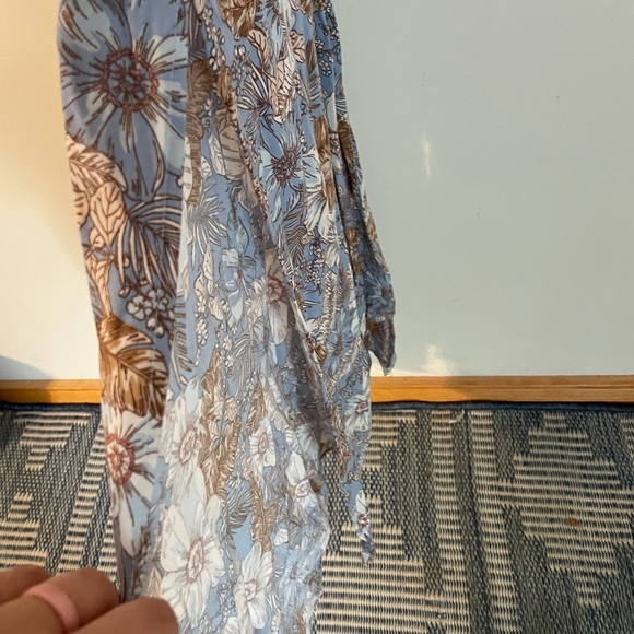 Floral Jumpsuit in great condition. Perfect for the summer. - Picture 4 of 7